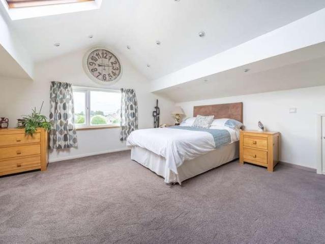 5 bed house for sale