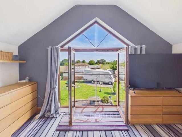 5 bed house for sale