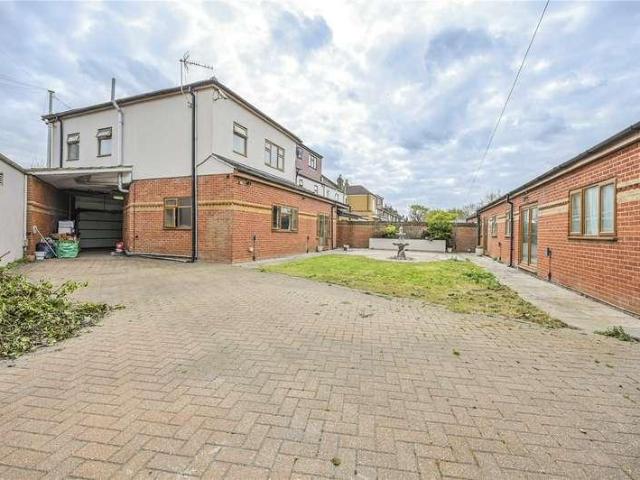 5 bed house for sale