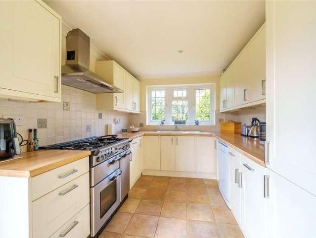 5 bed house for sale
