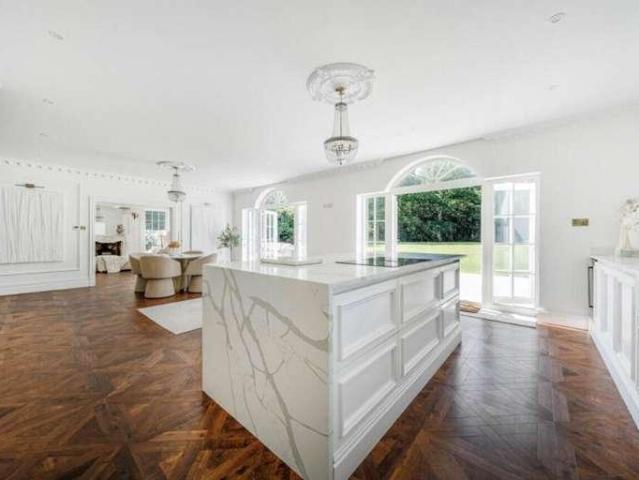 5 bed house for sale