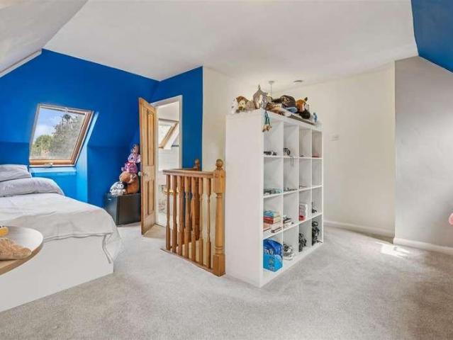 5 bed house for sale
