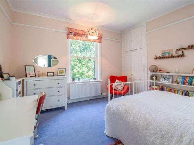 5 bed house for sale