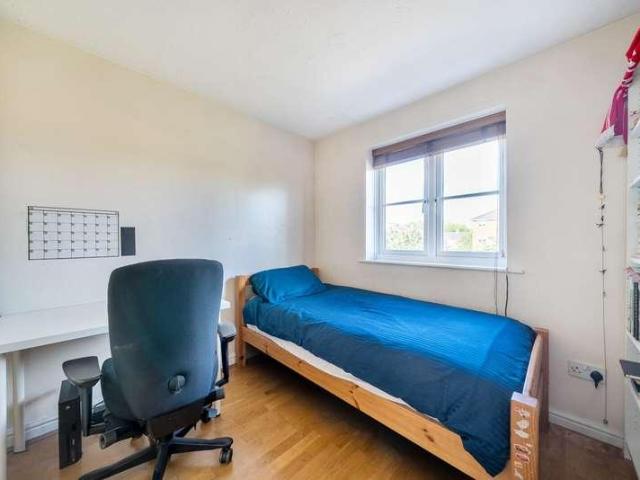 5 bed house for sale