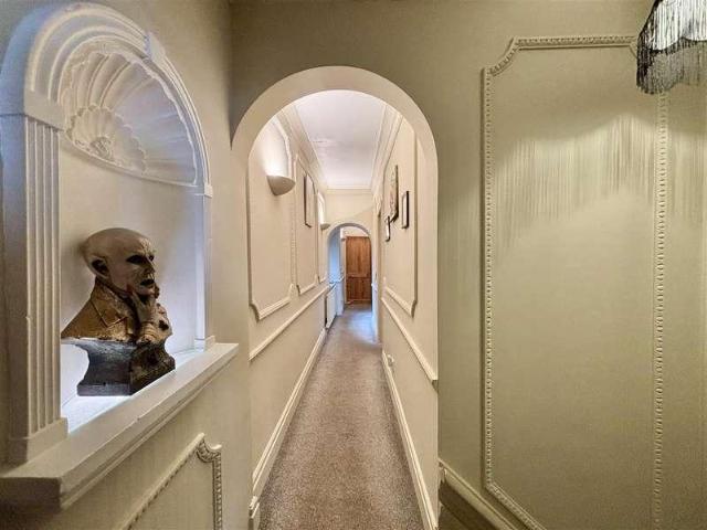 5 bed house for sale