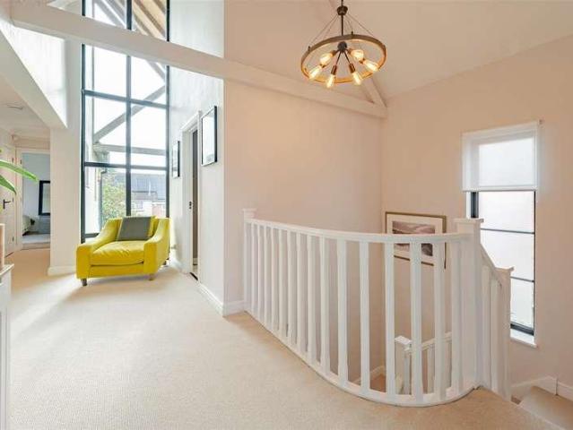 5 bed house for sale