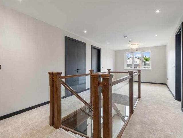 5 bed house for sale