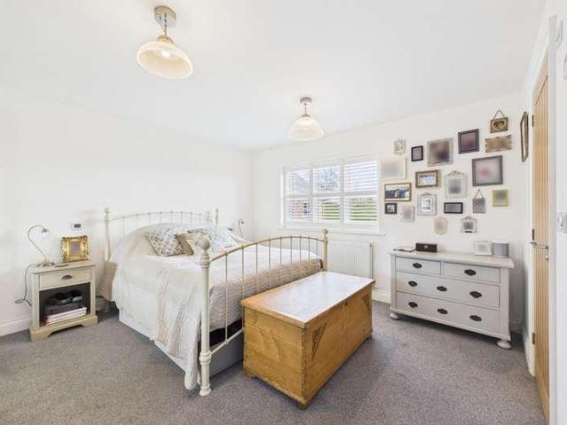 5 bed house for sale