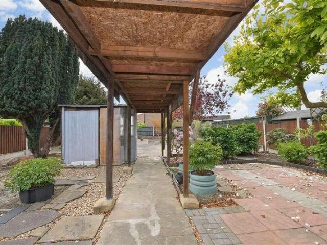 5 bed house for sale