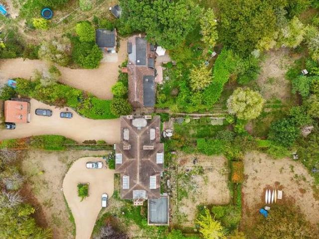 5 bed house for sale