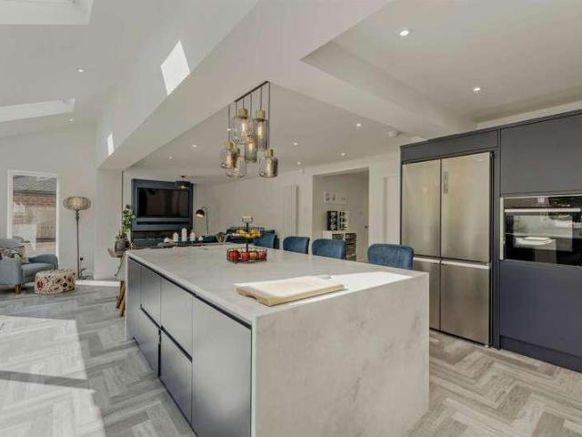 5 bed house for sale