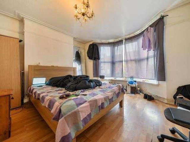 5 bed house for sale