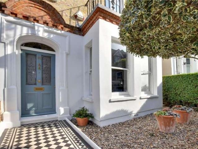 5 bed house for sale