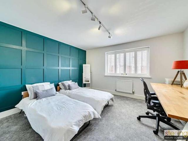 5 bed house for sale