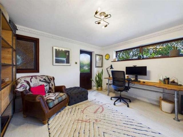 5 bed house for sale