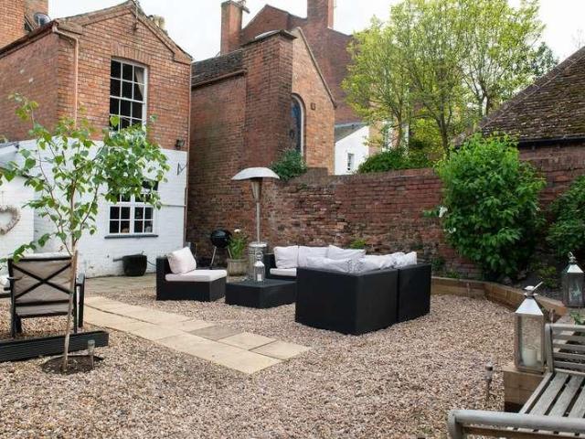 5 bed house for sale