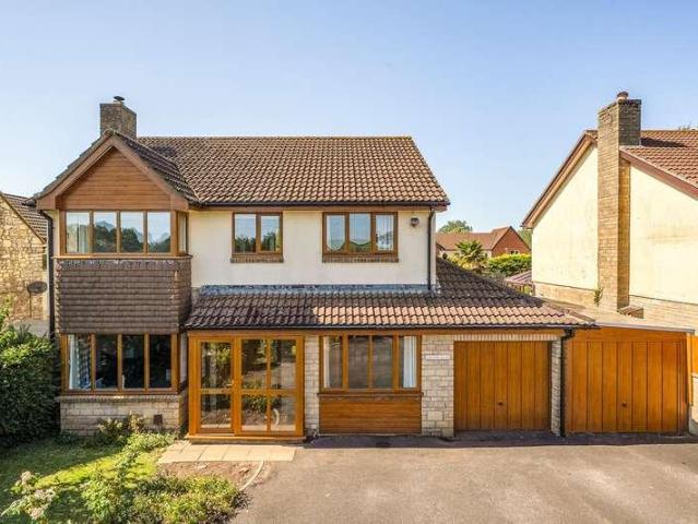 5 bed house for sale