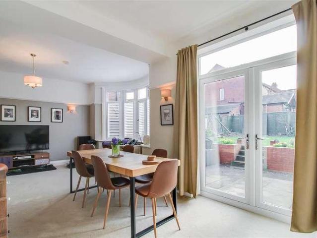 5 bed house for sale