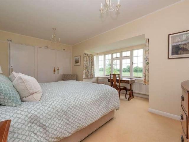 5 bed house for sale