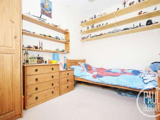 5 bed house for sale