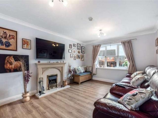5 bed house for sale