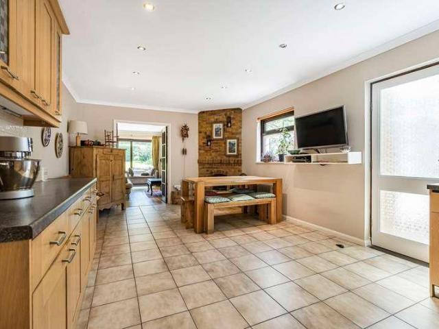 5 bed house for sale