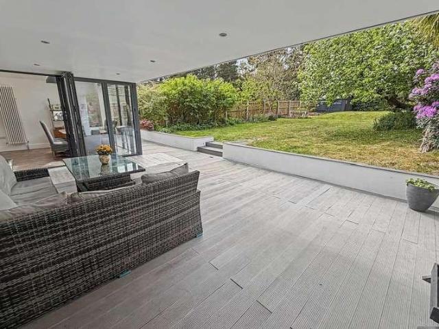 5 bed house for sale