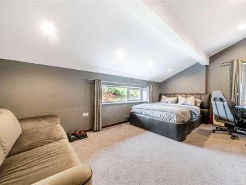 5 bed house for sale