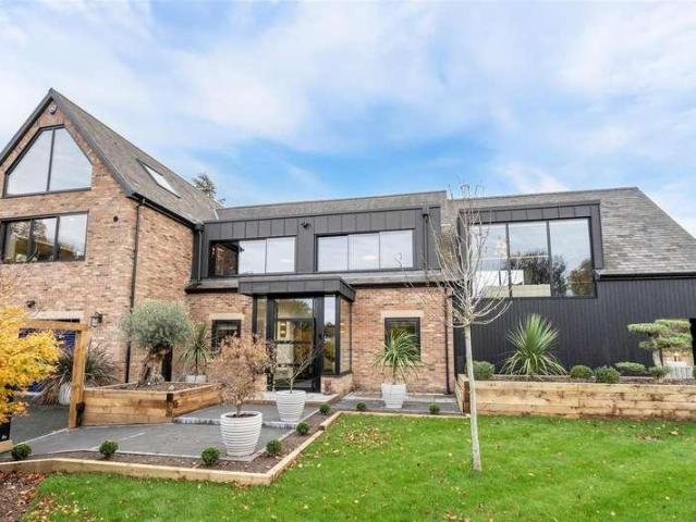 5 bed house for sale