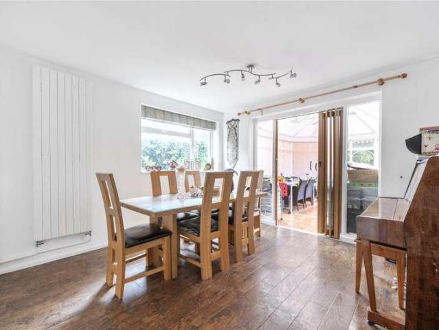5 bed house for sale