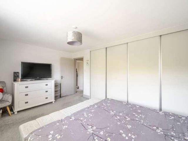 5 bed house for sale