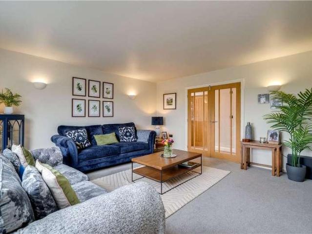 5 bed house for sale