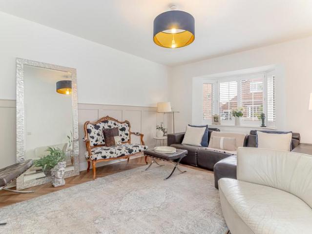 5 bed house for sale
