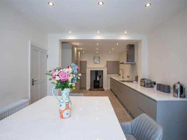 5 bed house for sale