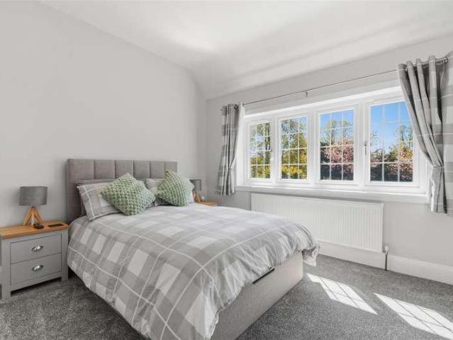 5 bed house for sale