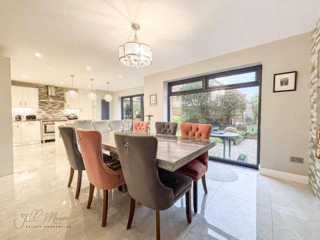 5 bed house for sale