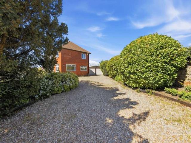 5 bed house for sale