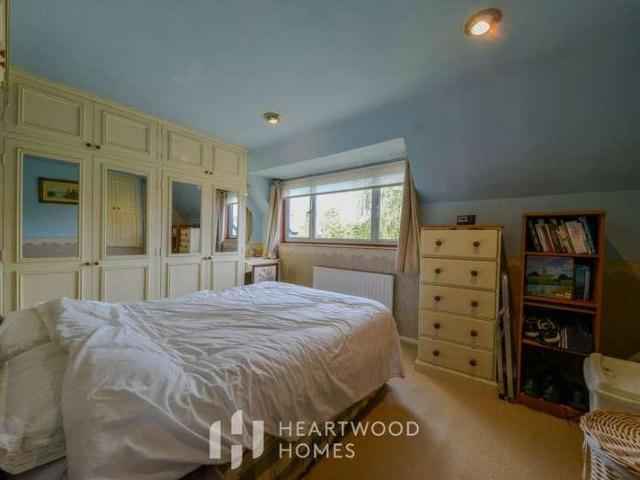 5 bed house for sale