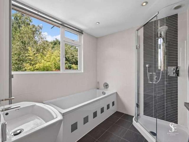 5 bed house for sale