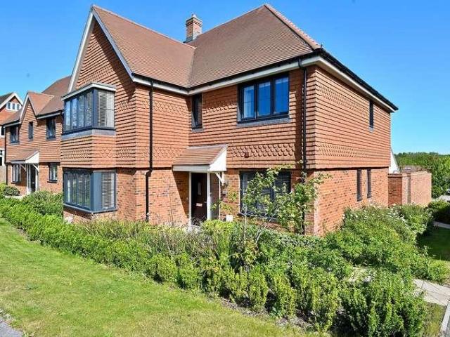 5 bed house for sale