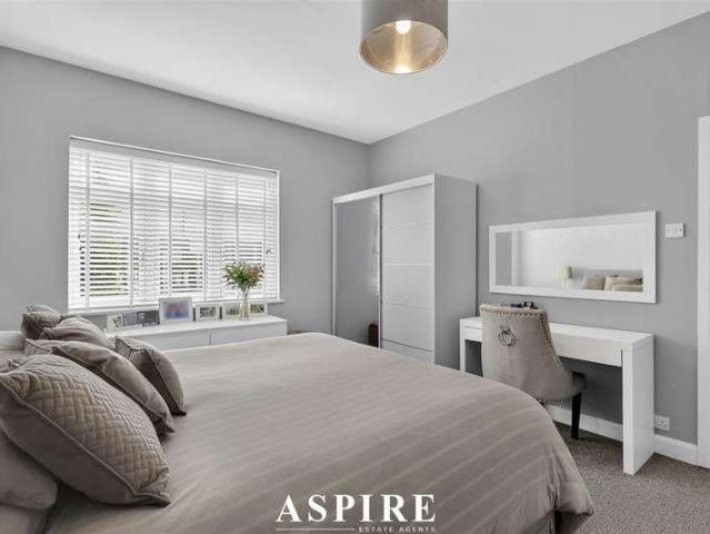5 bed house for sale