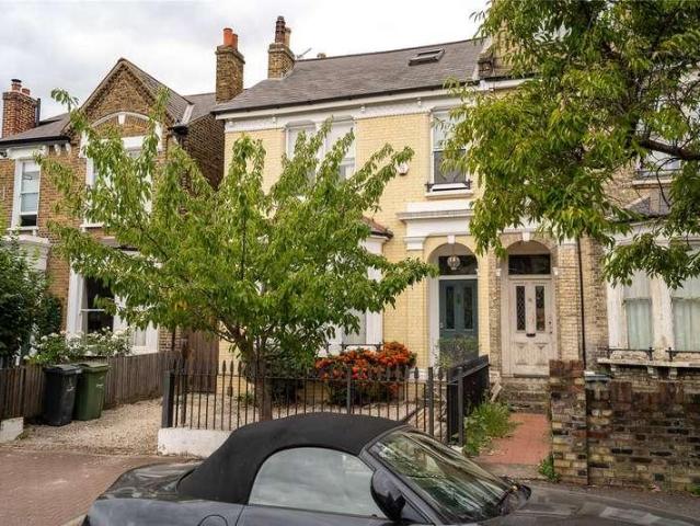5 bed house for sale