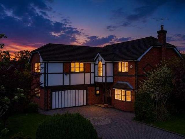 5 bed house for sale