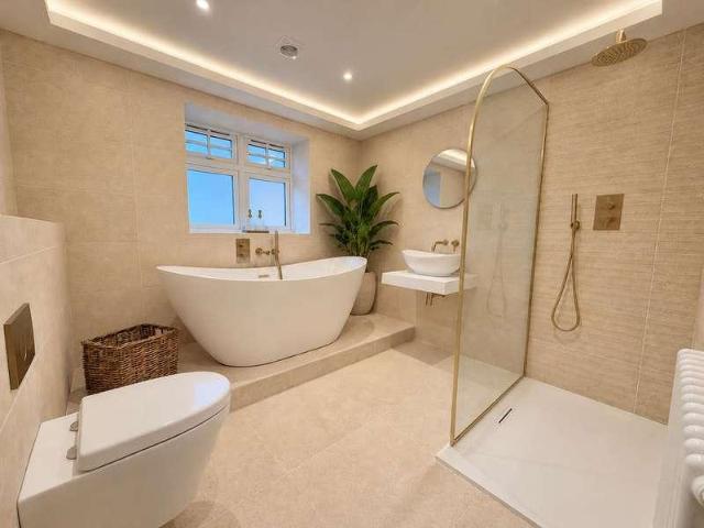 5 bed house for sale