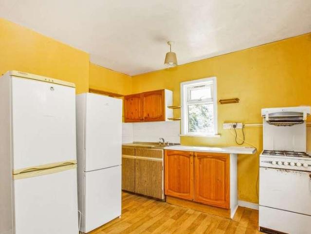 5 bed house for sale