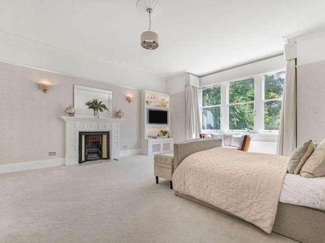 5 bed house for sale