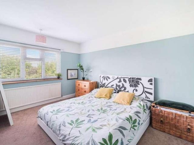 5 bed house for sale