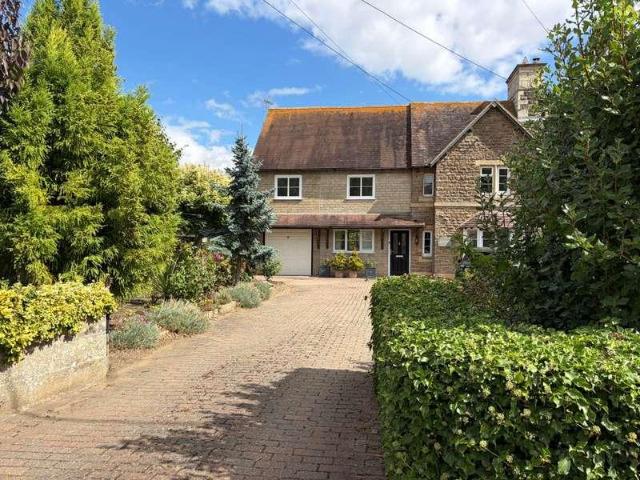 5 bed house for sale