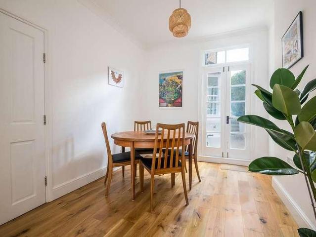 5 bed house for sale