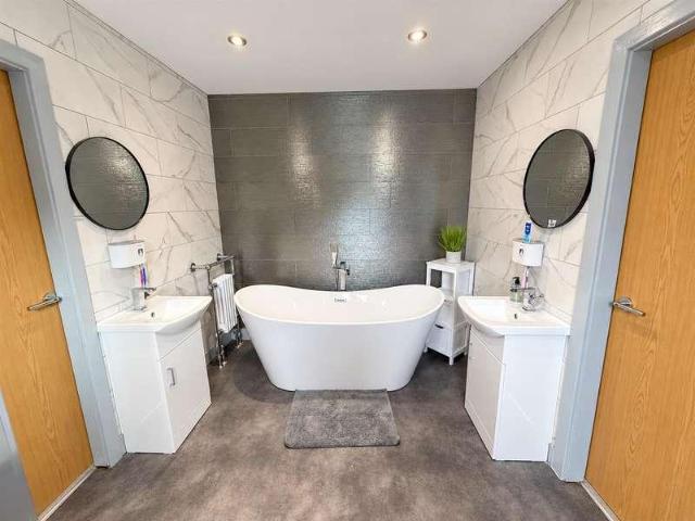 5 bed house for sale